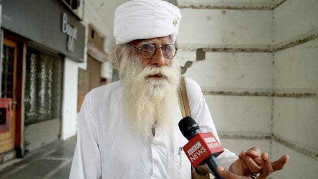প্রতিবাদে আসা এক বৃদ্ধ