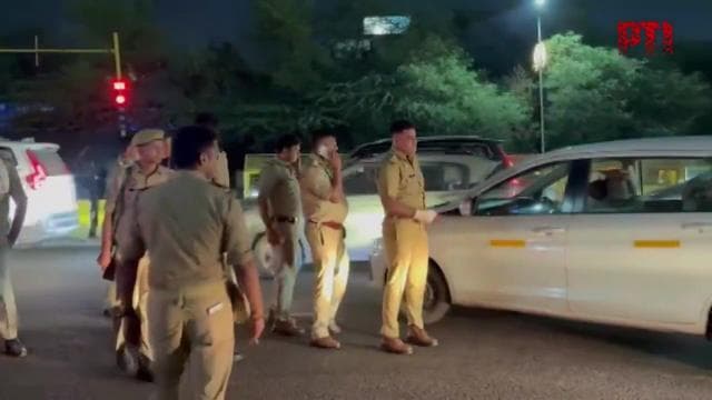 দিল্লি-নয়ডা সীমান্তে চলছে পুলিশের নজরদারি - শনিবার রাতে