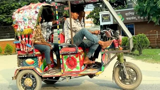 ব্যাটারি চালিত অটোরিকশা