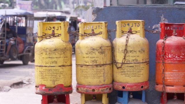 সেপ্টেম্বর মাসে তীব্র সরবরাহ ঘাটতির অভিযোগ করেন ডিলাররা